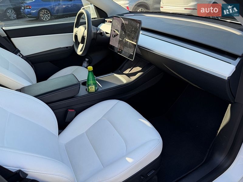 Внедорожник / Кроссовер Tesla Model Y 2021 в Киеве