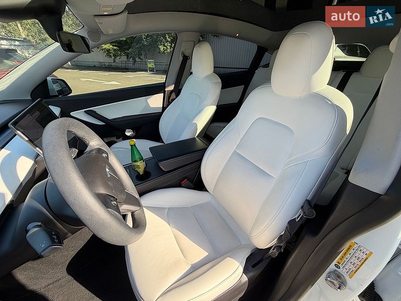 Внедорожник / Кроссовер Tesla Model Y 2021 в Киеве
