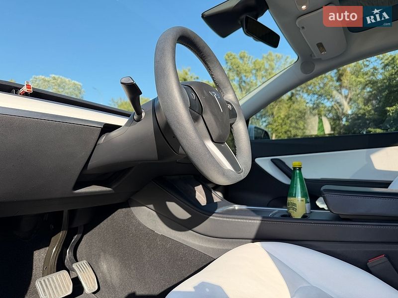 Внедорожник / Кроссовер Tesla Model Y 2021 в Киеве