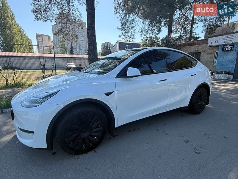 Внедорожник / Кроссовер Tesla Model Y 2023 в Киеве