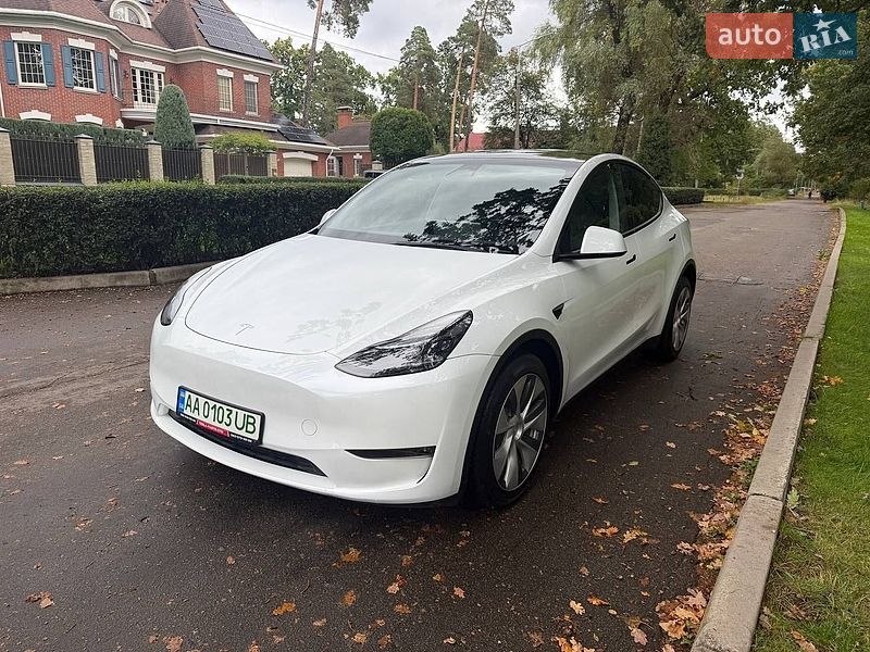 Внедорожник / Кроссовер Tesla Model Y 2023 в Киеве