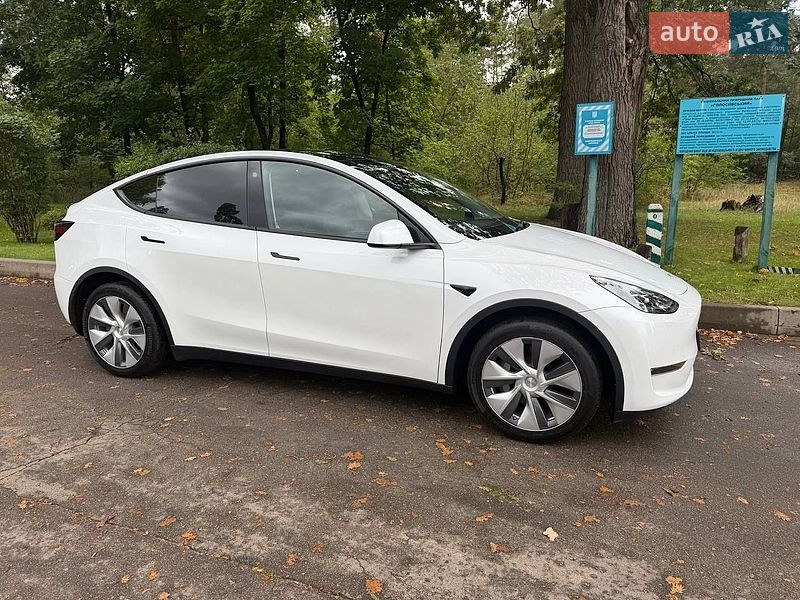 Внедорожник / Кроссовер Tesla Model Y 2023 в Киеве