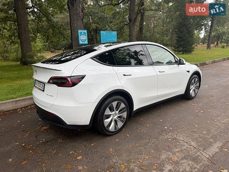 Внедорожник / Кроссовер Tesla Model Y 2023 в Киеве