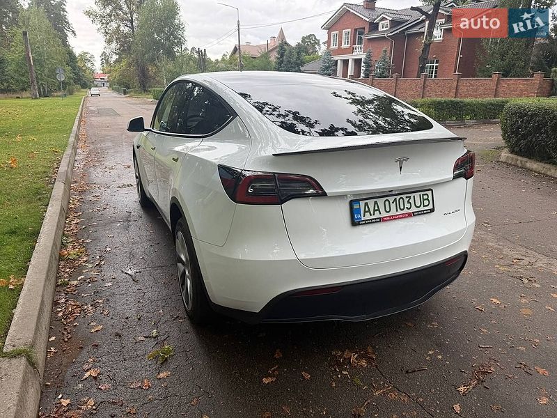 Внедорожник / Кроссовер Tesla Model Y 2023 в Киеве