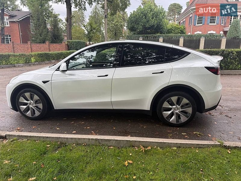 Внедорожник / Кроссовер Tesla Model Y 2023 в Киеве