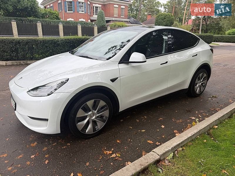 Внедорожник / Кроссовер Tesla Model Y 2023 в Киеве