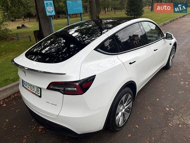 Внедорожник / Кроссовер Tesla Model Y 2023 в Киеве