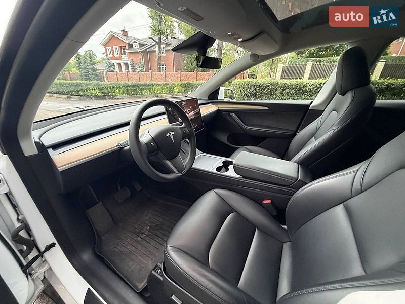 Внедорожник / Кроссовер Tesla Model Y 2023 в Киеве