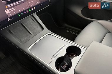 Внедорожник / Кроссовер Tesla Model Y 2023 в Киеве