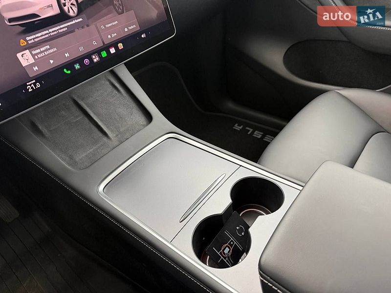 Внедорожник / Кроссовер Tesla Model Y 2023 в Киеве