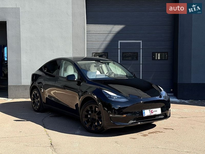 Tesla Model Y 2024