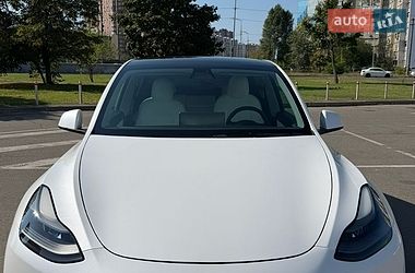 Tesla Model Y  2021