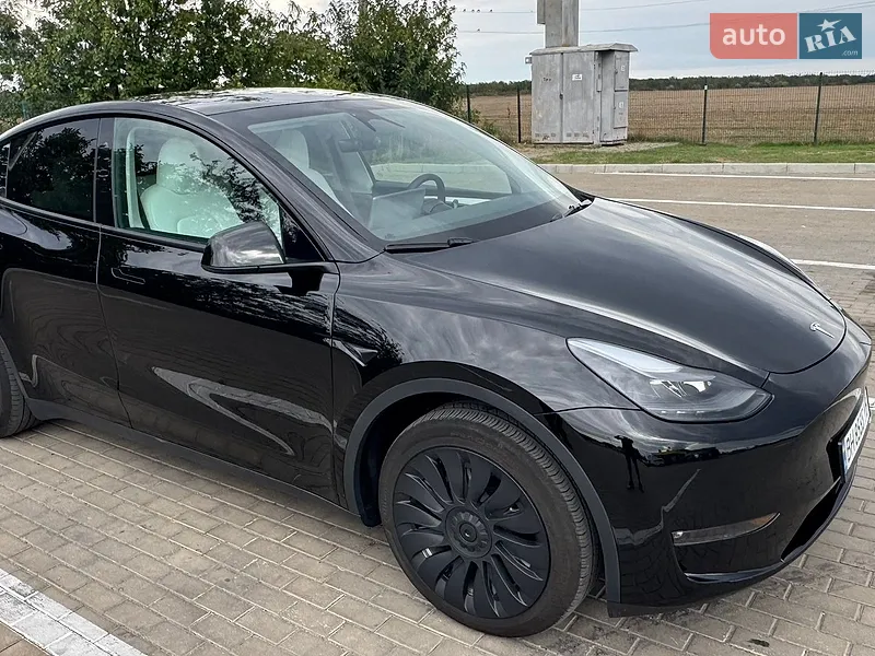 Tesla Model Y 2023
