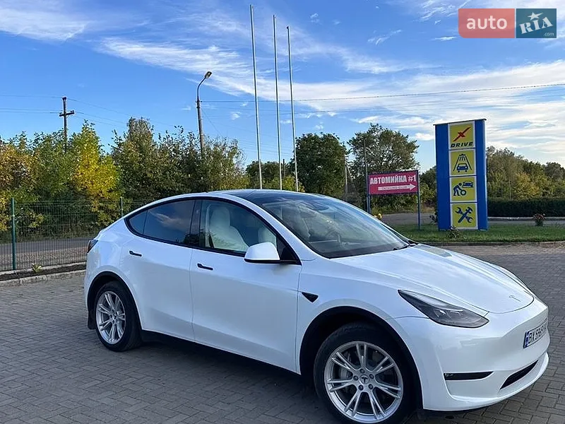Tesla Model Y 2024