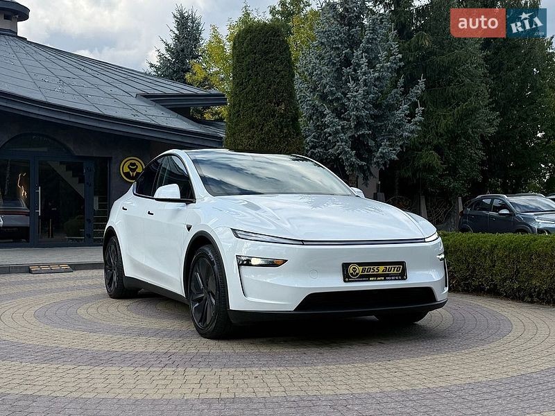 Tesla Model Y 2025