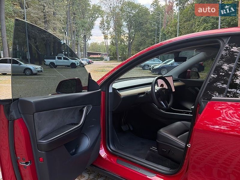 Позашляховик / Кросовер Tesla Model Y 2020 в Харкові