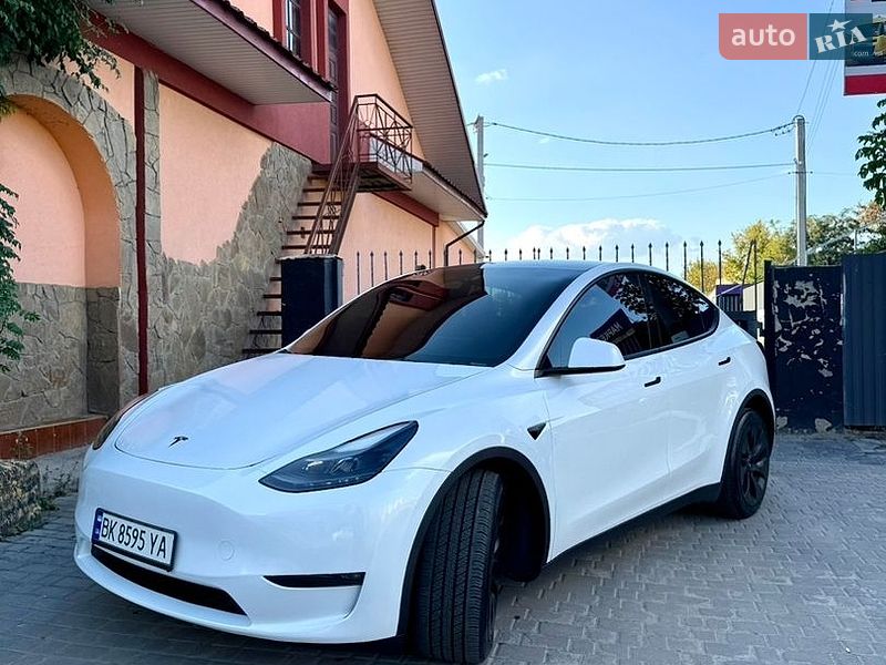 Внедорожник / Кроссовер Tesla Model Y 2022 в Ровно