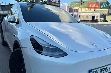 Внедорожник / Кроссовер Tesla Model Y 2022 в Ровно