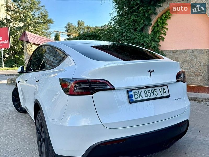 Внедорожник / Кроссовер Tesla Model Y 2022 в Ровно