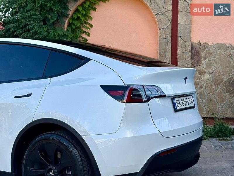 Внедорожник / Кроссовер Tesla Model Y 2022 в Ровно