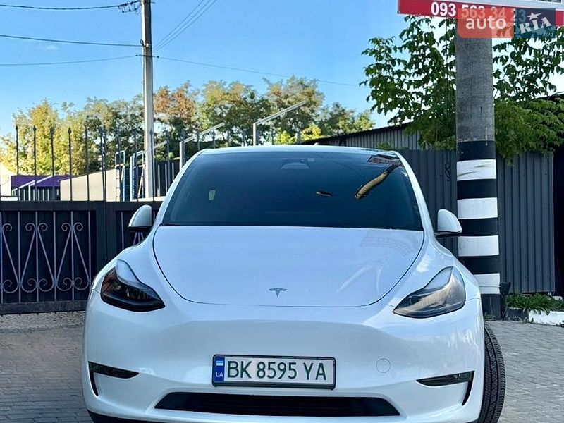 Внедорожник / Кроссовер Tesla Model Y 2022 в Ровно