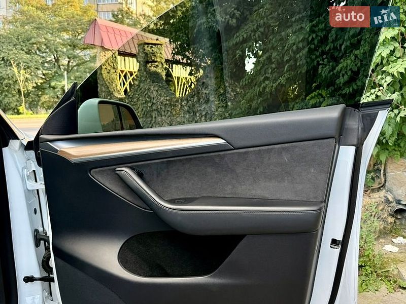 Внедорожник / Кроссовер Tesla Model Y 2022 в Ровно