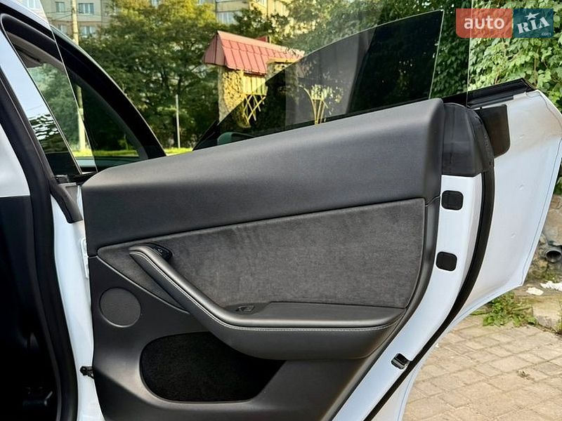 Внедорожник / Кроссовер Tesla Model Y 2022 в Ровно