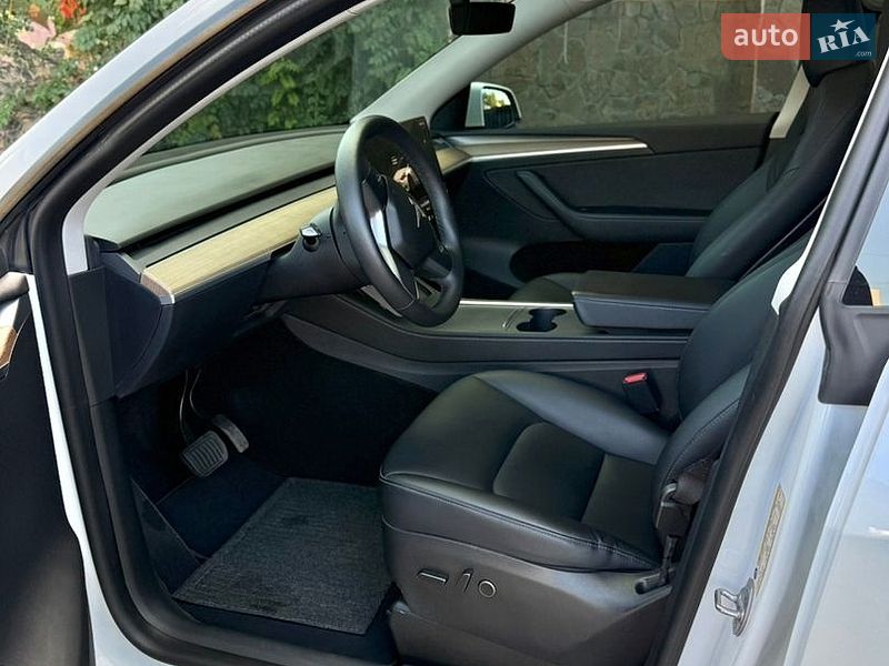 Внедорожник / Кроссовер Tesla Model Y 2022 в Ровно