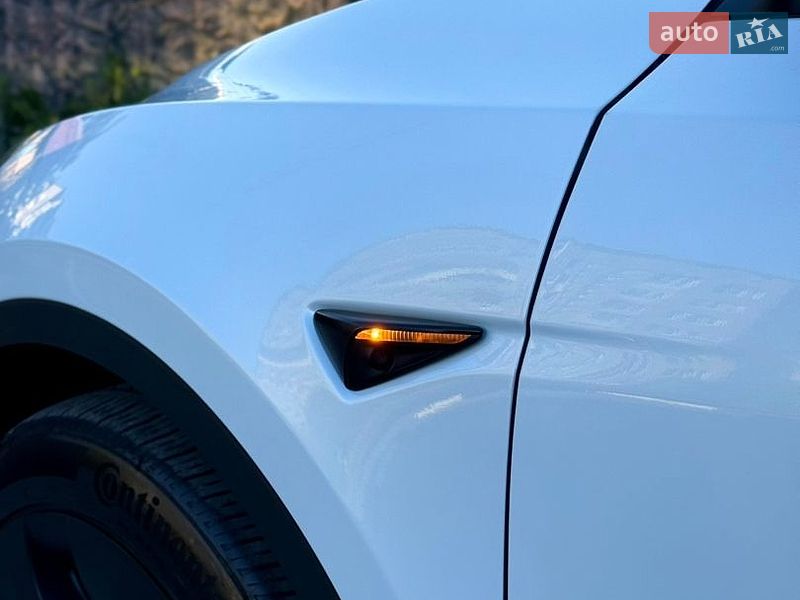 Внедорожник / Кроссовер Tesla Model Y 2022 в Ровно