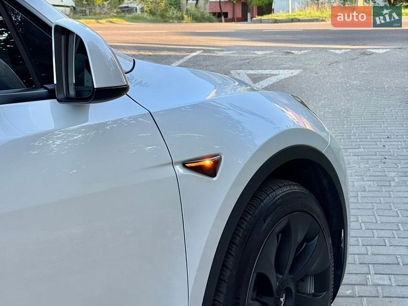 Внедорожник / Кроссовер Tesla Model Y 2022 в Ровно