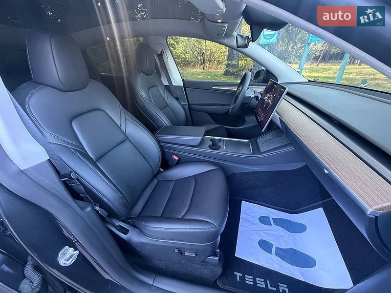 Позашляховик / Кросовер Tesla Model Y 2024 в Києві фото 22 Позашляховик / Кросовер Tesla Model Y 2024 в Києві