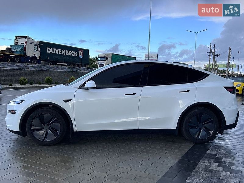 Внедорожник / Кроссовер Tesla Model Y 2025 в Львове