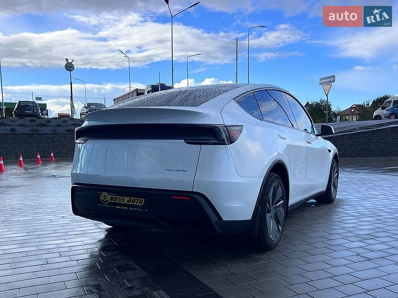 Внедорожник / Кроссовер Tesla Model Y 2025 в Львове