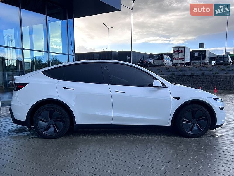 Внедорожник / Кроссовер Tesla Model Y 2025 в Львове