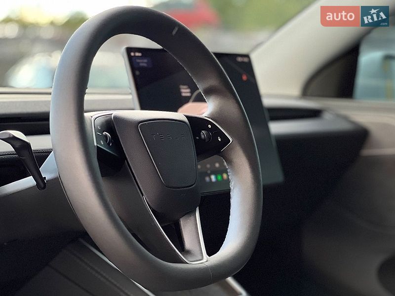 Внедорожник / Кроссовер Tesla Model Y 2025 в Львове