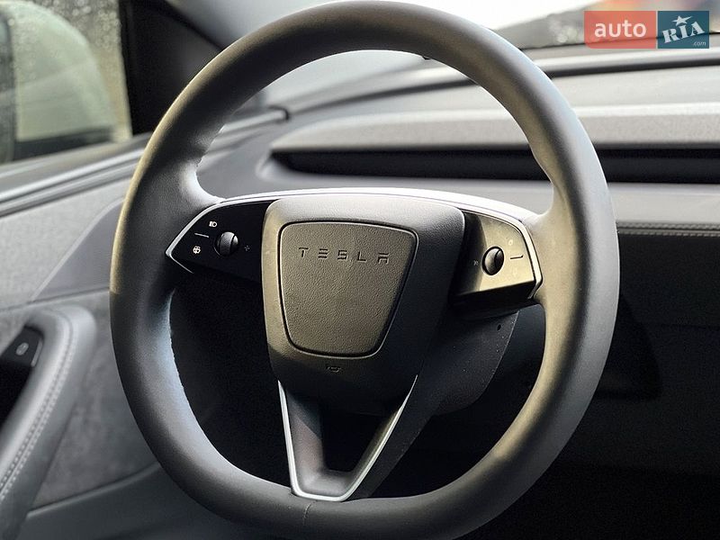 Внедорожник / Кроссовер Tesla Model Y 2025 в Львове