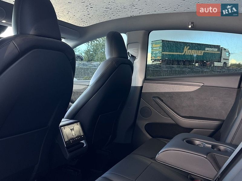 Внедорожник / Кроссовер Tesla Model Y 2025 в Львове