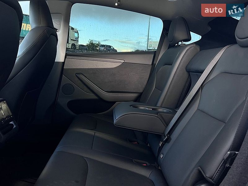 Внедорожник / Кроссовер Tesla Model Y 2025 в Львове