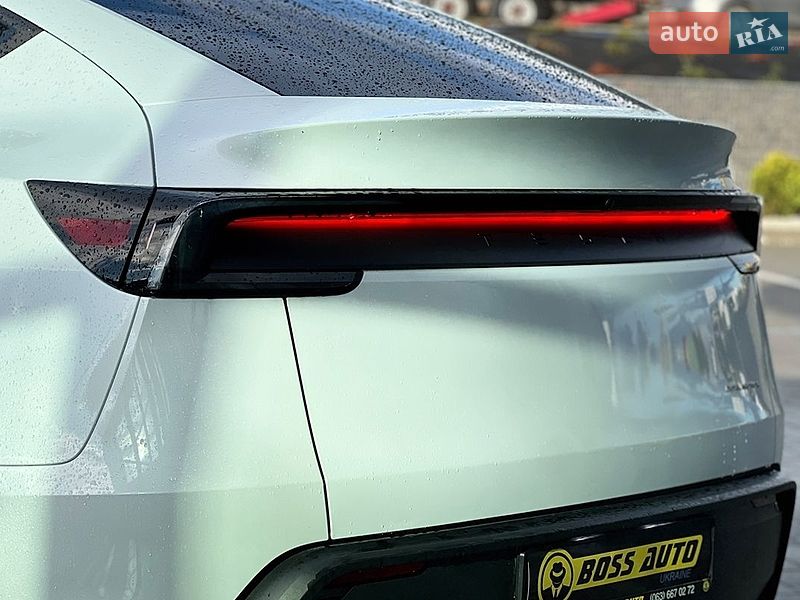 Внедорожник / Кроссовер Tesla Model Y 2025 в Львове