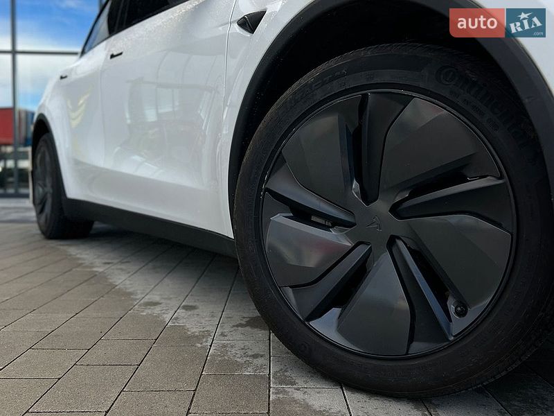 Внедорожник / Кроссовер Tesla Model Y 2025 в Львове