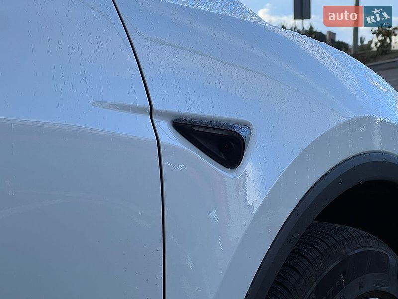 Внедорожник / Кроссовер Tesla Model Y 2025 в Львове