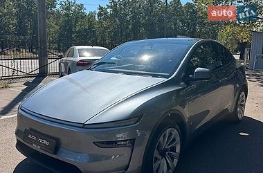 Tesla Model Y  2025