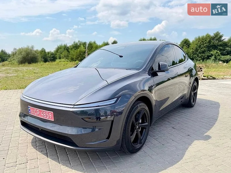 Tesla Model Y 2025