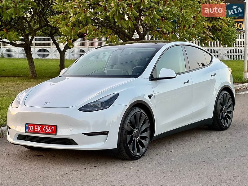 Tesla Model Y 2024