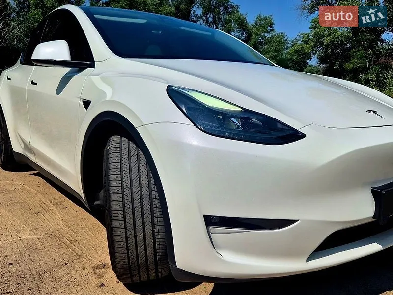 Tesla Model Y 2023