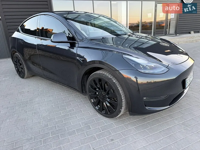 Tesla Model Y 2024