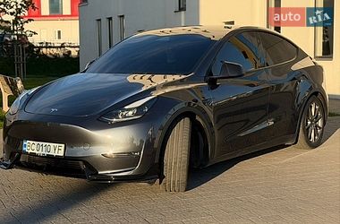 Tesla Model Y  2024