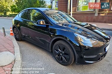 Tesla Model Y  2024