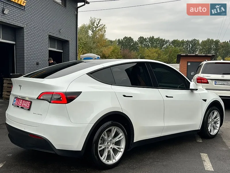Tesla Model Y 2021