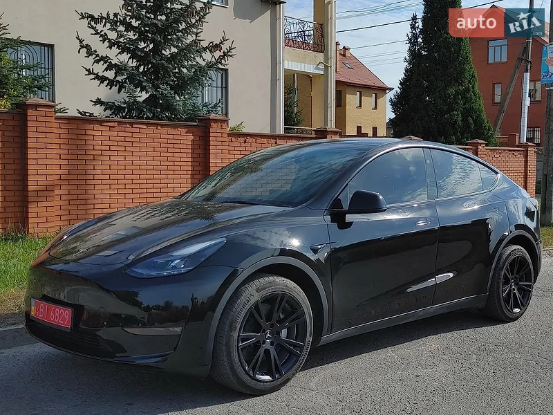 Tesla Model Y 2023